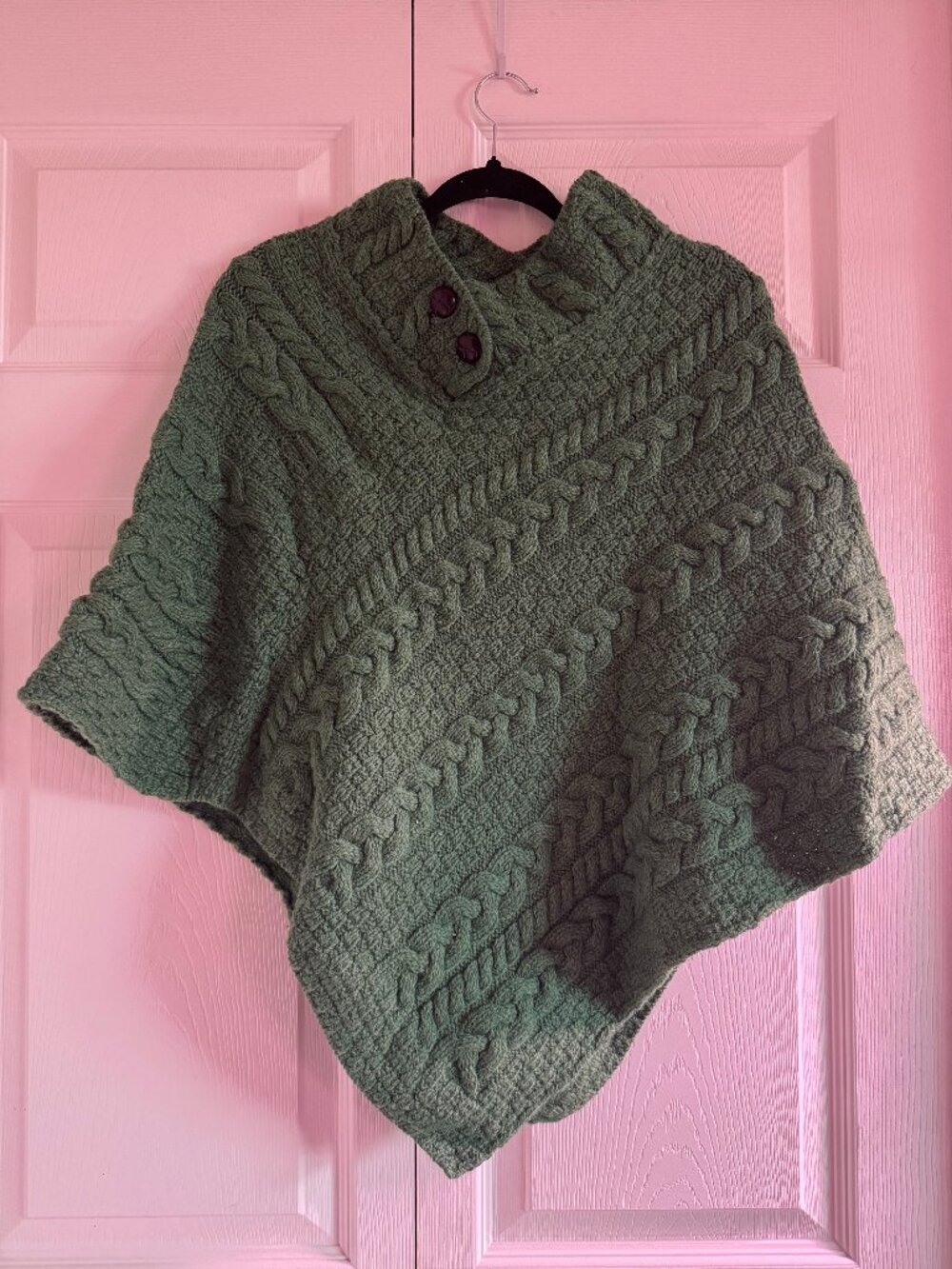 Aran Sweater Market Grass Green Merino Wool Poncho – Cable Knit Wood Buttons
